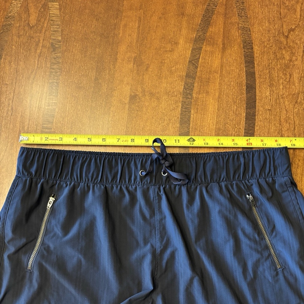 Athleta Stripe Sway Short Womens XL Navy‎ Zipper Pockets Yoga Fitness Workout - Picture 6 of 8